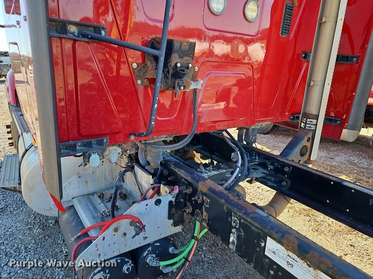 image for item DN7071 2013 International ProStar Plus  semi truck