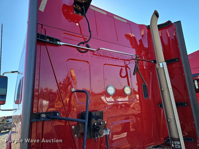 image for item DN7071 2013 International ProStar Plus  semi truck