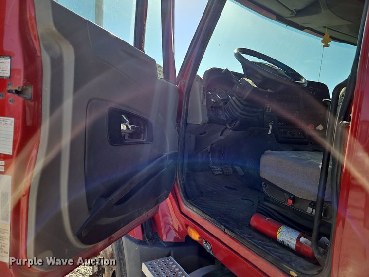 image for item DN7071 2013 International ProStar Plus  semi truck