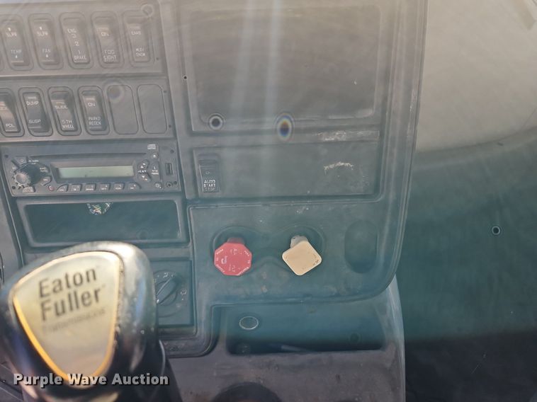 image for item DN7071 2013 International ProStar Plus  semi truck