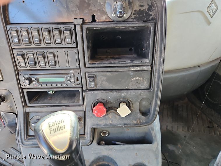 image for item DN7071 2013 International ProStar Plus  semi truck