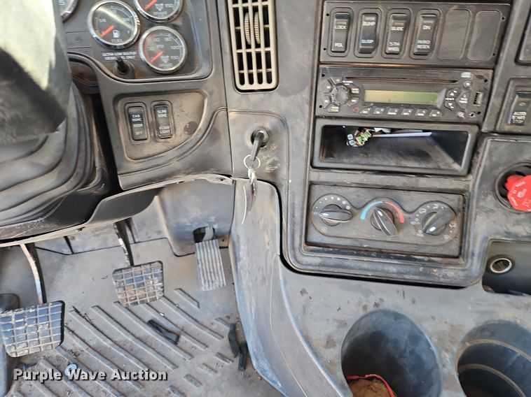 image for item DN7071 2013 International ProStar Plus  semi truck