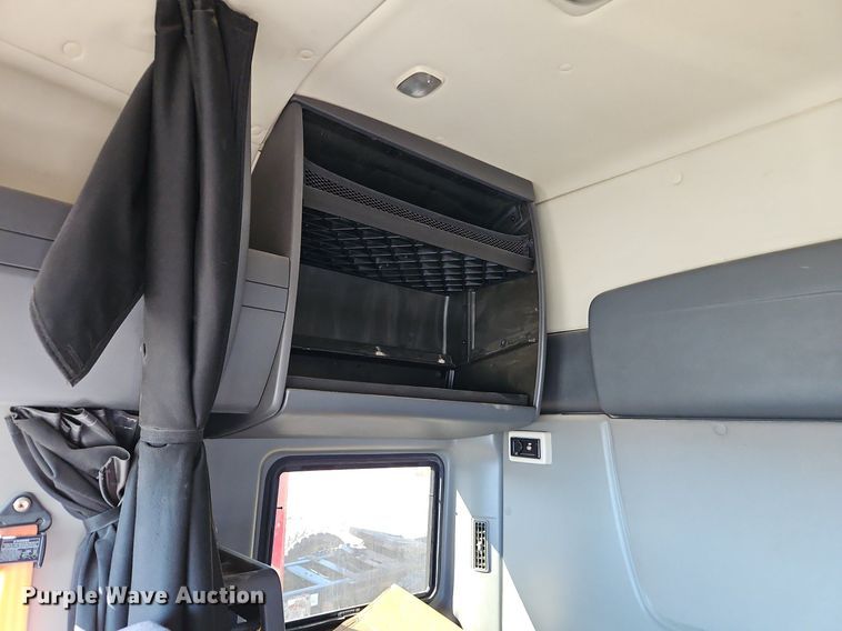 image for item DN7071 2013 International ProStar Plus  semi truck