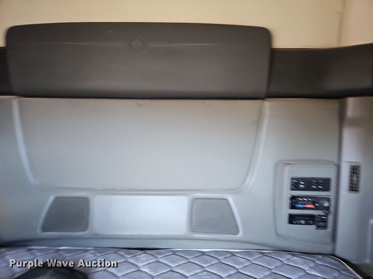 image for item DN7071 2013 International ProStar Plus  semi truck