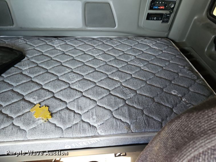 image for item DN7071 2013 International ProStar Plus  semi truck