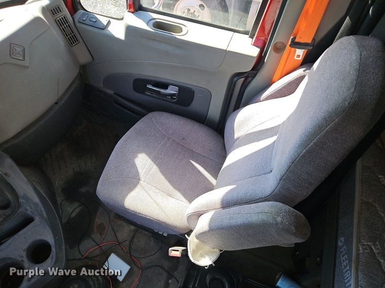 image for item DN7071 2013 International ProStar Plus  semi truck