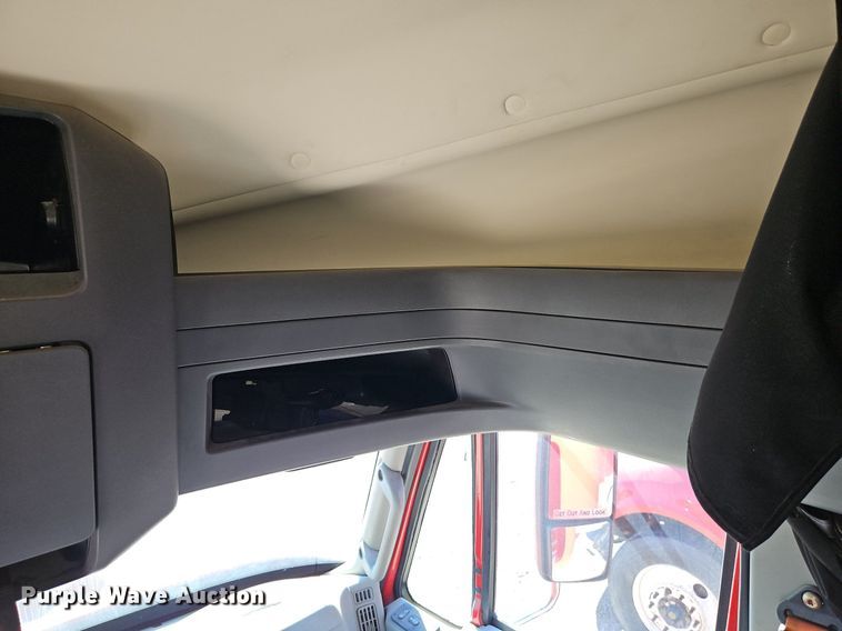 image for item DN7071 2013 International ProStar Plus  semi truck