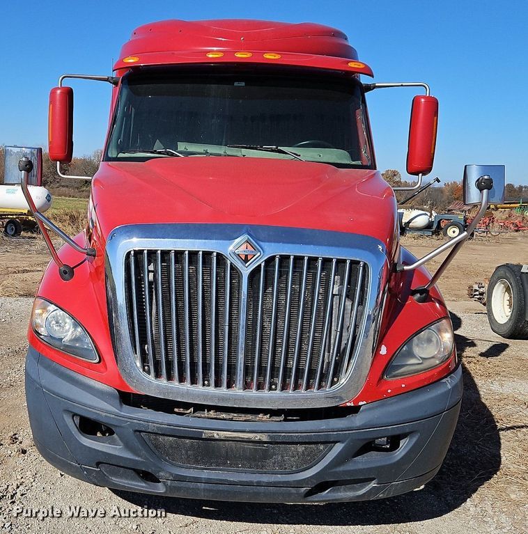 image for item DN7072 2013 International  Prostar Plus semi truck