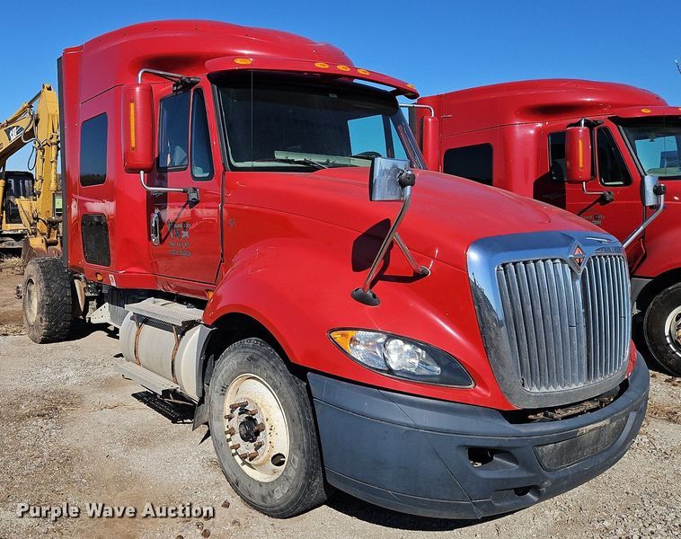 image for item DN7072 2013 International  Prostar Plus semi truck