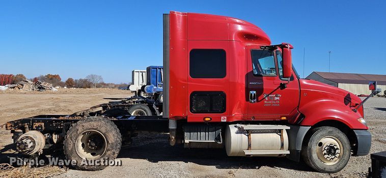 image for item DN7072 2013 International  Prostar Plus semi truck