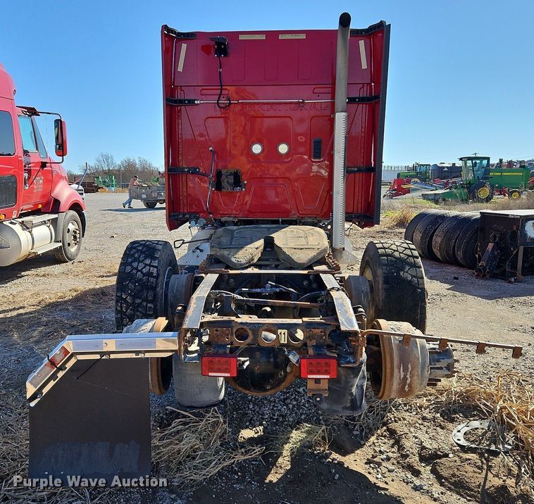 image for item DN7072 2013 International  Prostar Plus semi truck