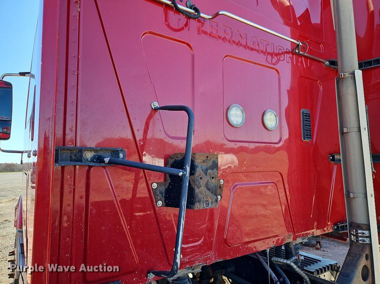 image for item DN7072 2013 International  Prostar Plus semi truck