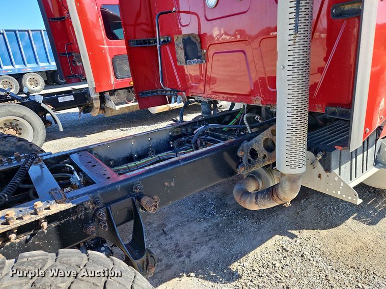 image for item DN7072 2013 International  Prostar Plus semi truck