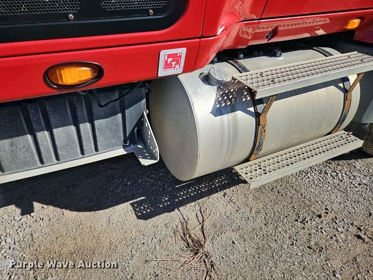 image for item DN7072 2013 International  Prostar Plus semi truck