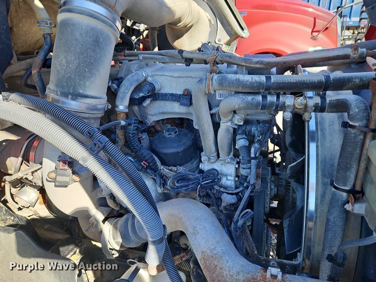 image for item DN7072 2013 International  Prostar Plus semi truck