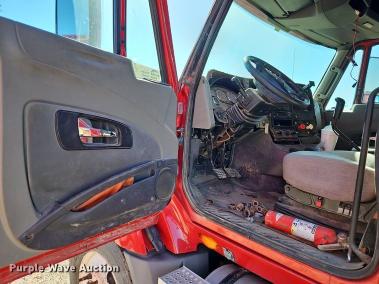 image for item DN7072 2013 International  Prostar Plus semi truck