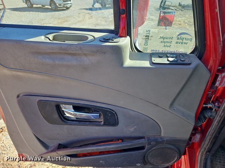 image for item DN7072 2013 International  Prostar Plus semi truck