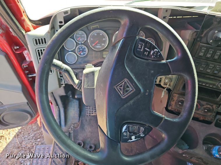 image for item DN7072 2013 International  Prostar Plus semi truck