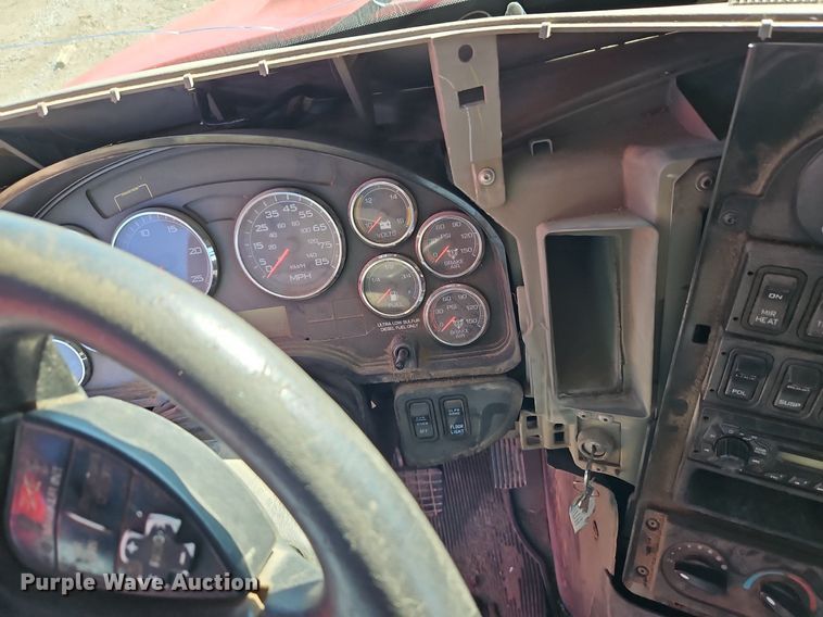 image for item DN7072 2013 International  Prostar Plus semi truck