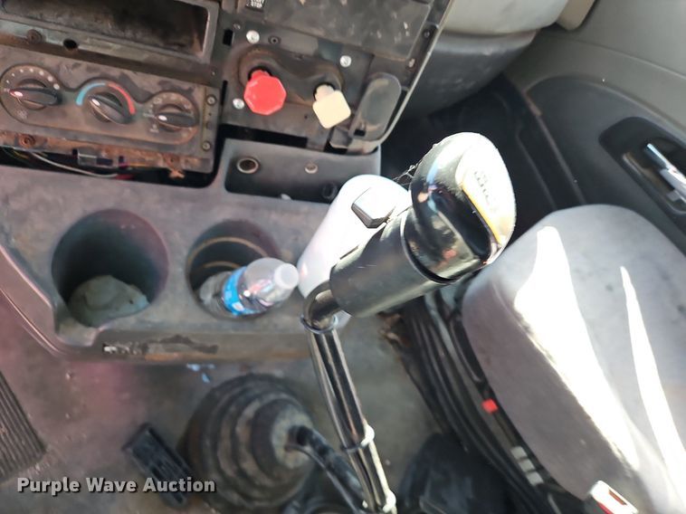 image for item DN7072 2013 International  Prostar Plus semi truck