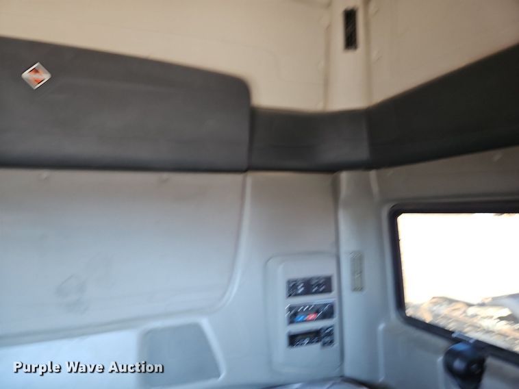 image for item DN7072 2013 International  Prostar Plus semi truck