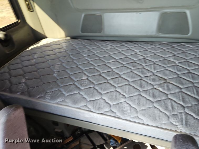 image for item DN7072 2013 International  Prostar Plus semi truck