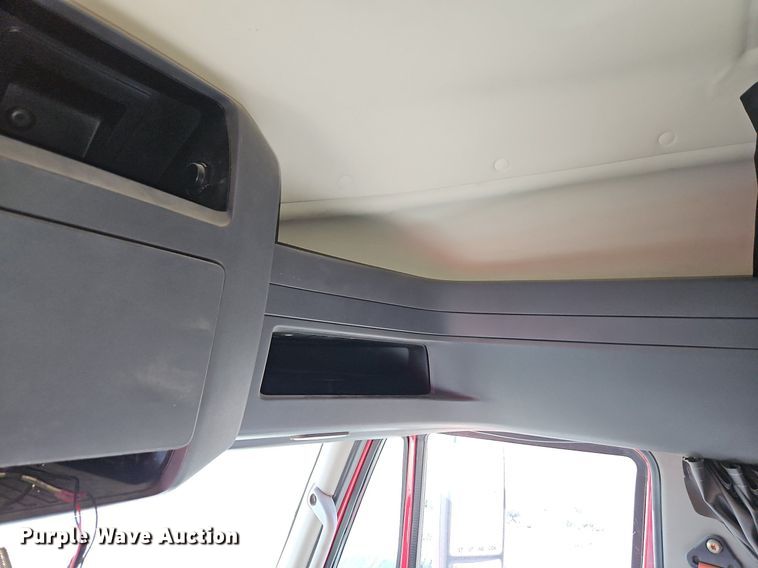 image for item DN7072 2013 International  Prostar Plus semi truck