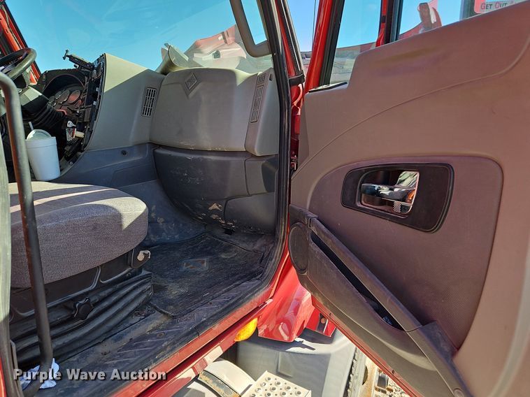 image for item DN7072 2013 International  Prostar Plus semi truck