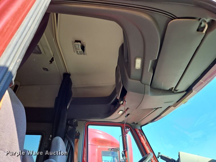 image for item DN7072 2013 International  Prostar Plus semi truck