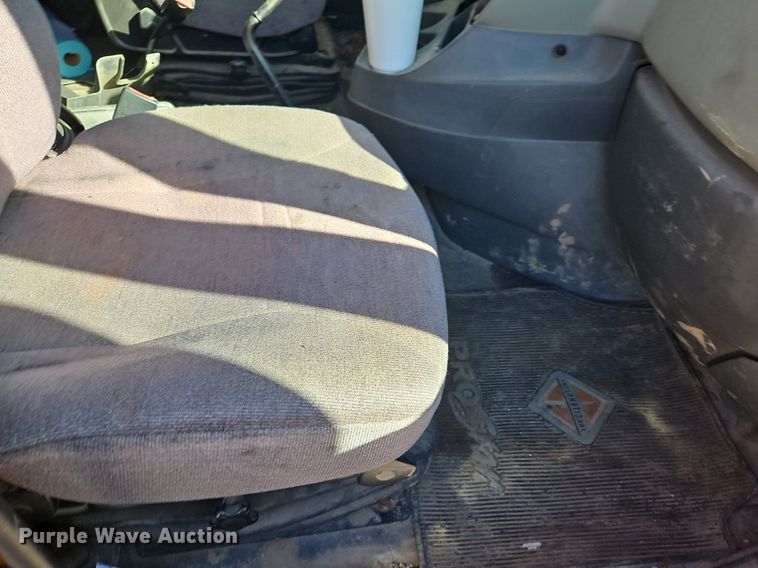 image for item DN7072 2013 International  Prostar Plus semi truck