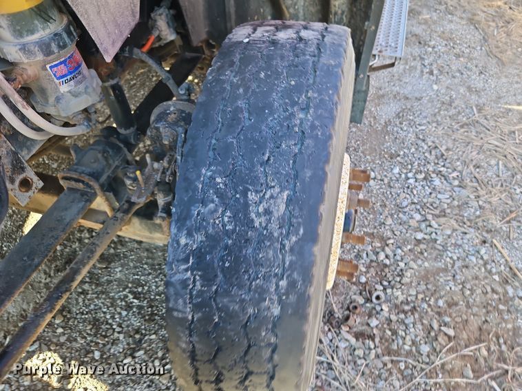 image for item DN7072 2013 International  Prostar Plus semi truck