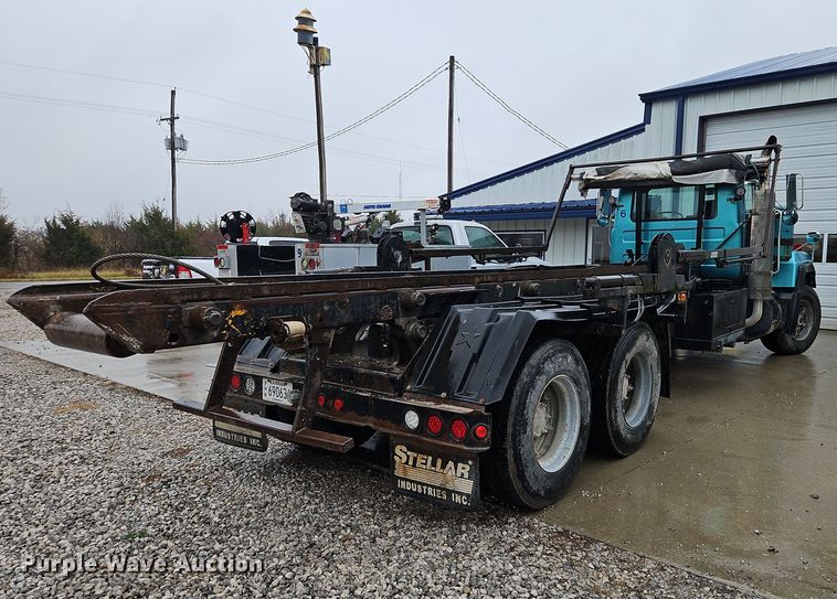 image for item DN7140 1996 Mack  roll-off container truck