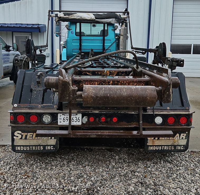 image for item DN7140 1996 Mack  roll-off container truck