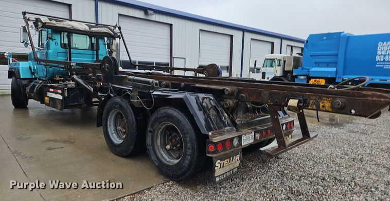 image for item DN7140 1996 Mack  roll-off container truck