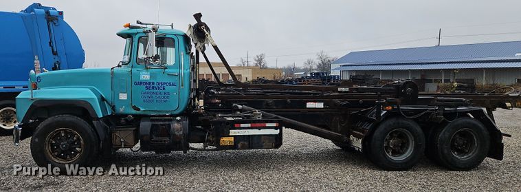 image for item DN7140 1996 Mack  roll-off container truck