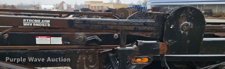 image for item DN7140 1996 Mack  roll-off container truck