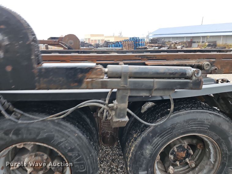 image for item DN7140 1996 Mack  roll-off container truck