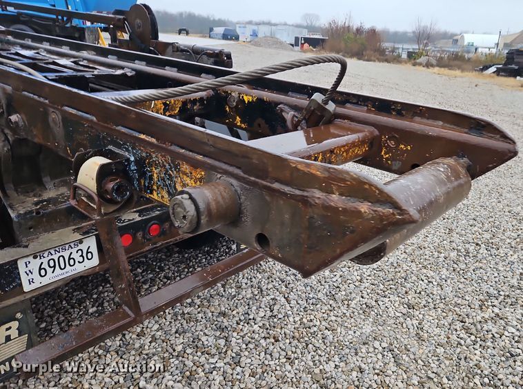 image for item DN7140 1996 Mack  roll-off container truck