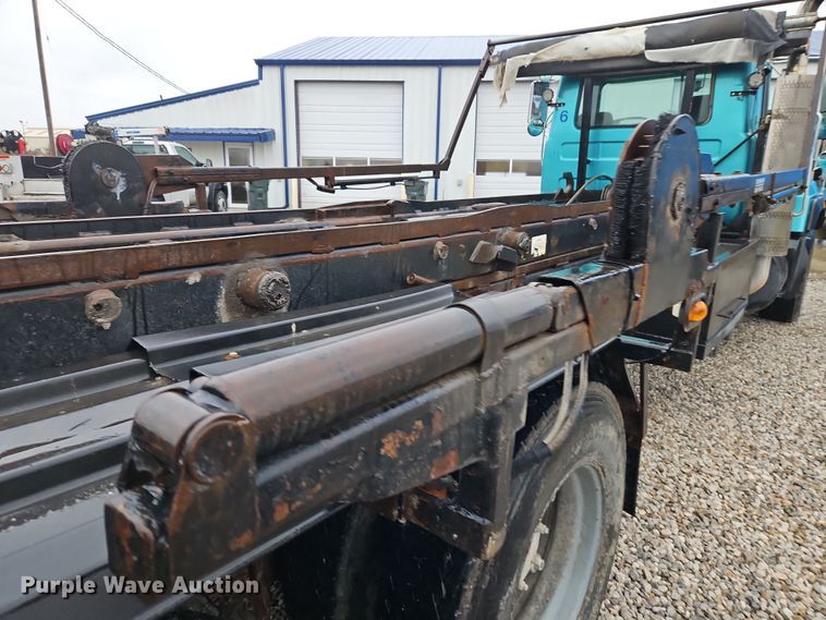 image for item DN7140 1996 Mack  roll-off container truck