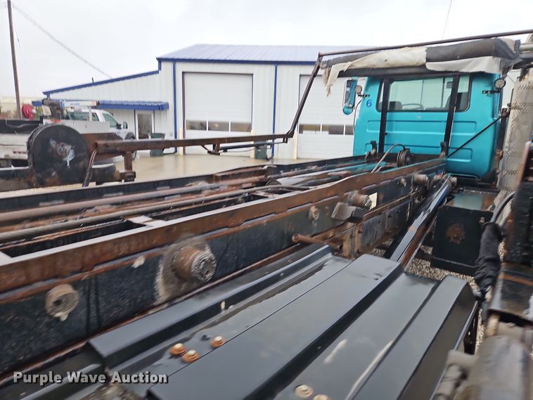 image for item DN7140 1996 Mack  roll-off container truck