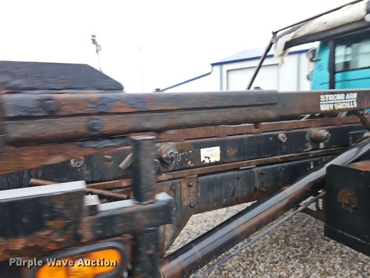 image for item DN7140 1996 Mack  roll-off container truck