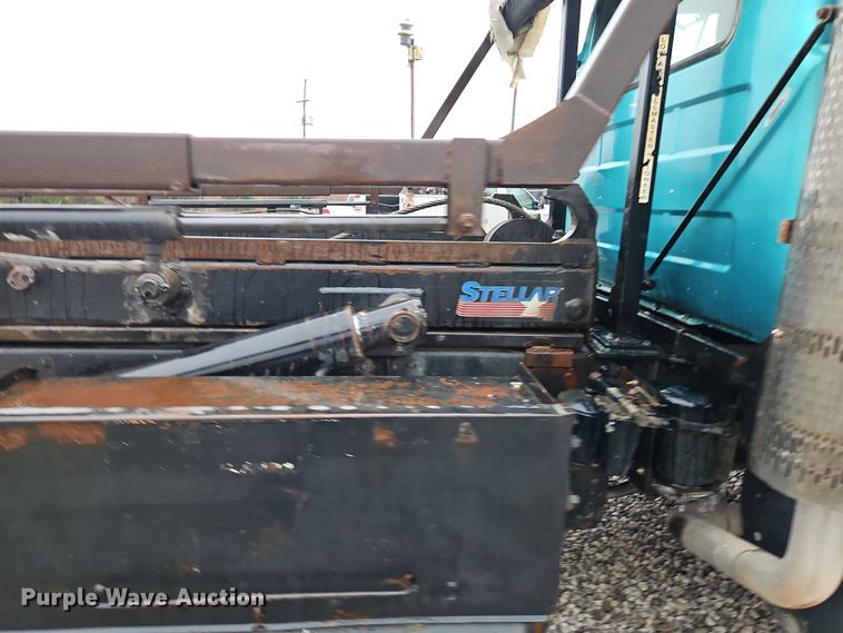 image for item DN7140 1996 Mack  roll-off container truck