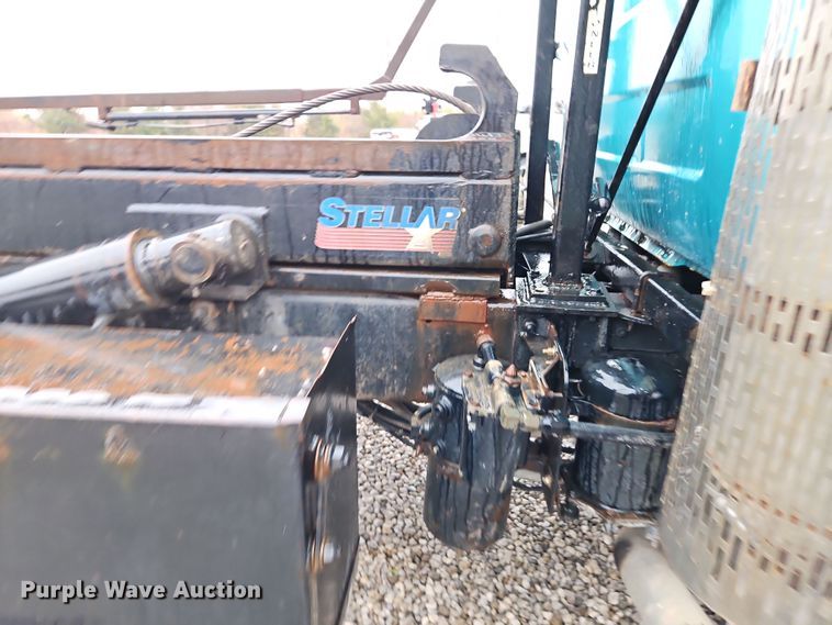 image for item DN7140 1996 Mack  roll-off container truck