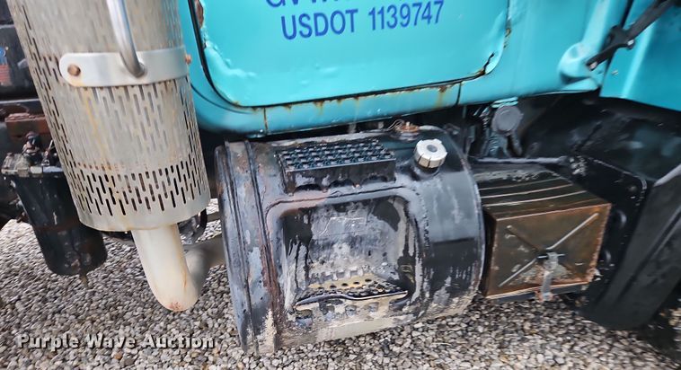 image for item DN7140 1996 Mack  roll-off container truck