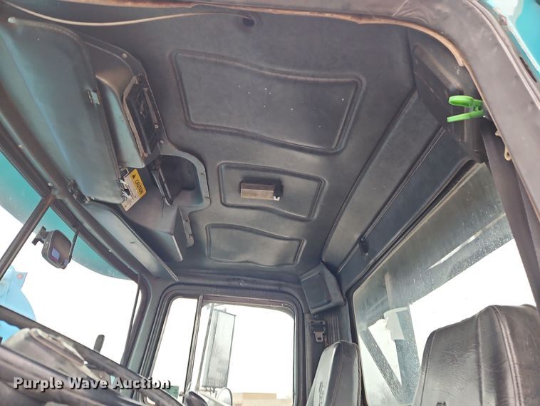 image for item DN7140 1996 Mack  roll-off container truck