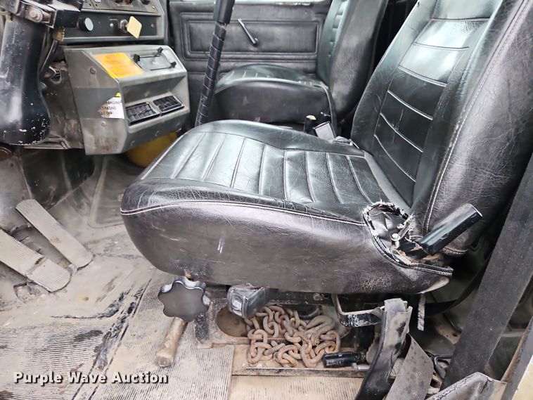 image for item DN7140 1996 Mack  roll-off container truck