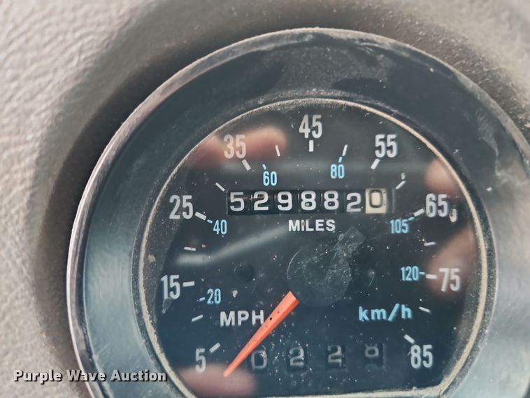 image for item DN7140 1996 Mack  roll-off container truck