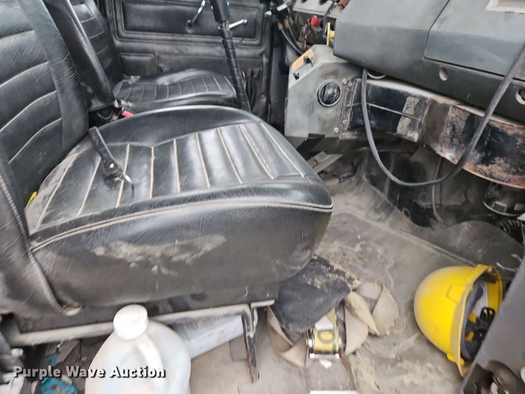 image for item DN7140 1996 Mack  roll-off container truck