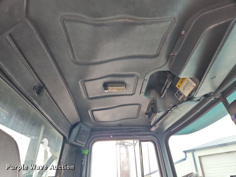 image for item DN7140 1996 Mack  roll-off container truck