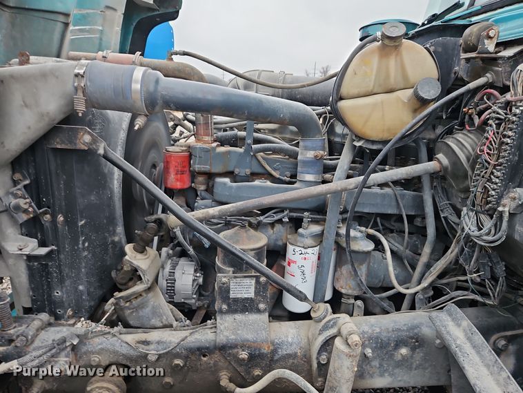 image for item DN7140 1996 Mack  roll-off container truck